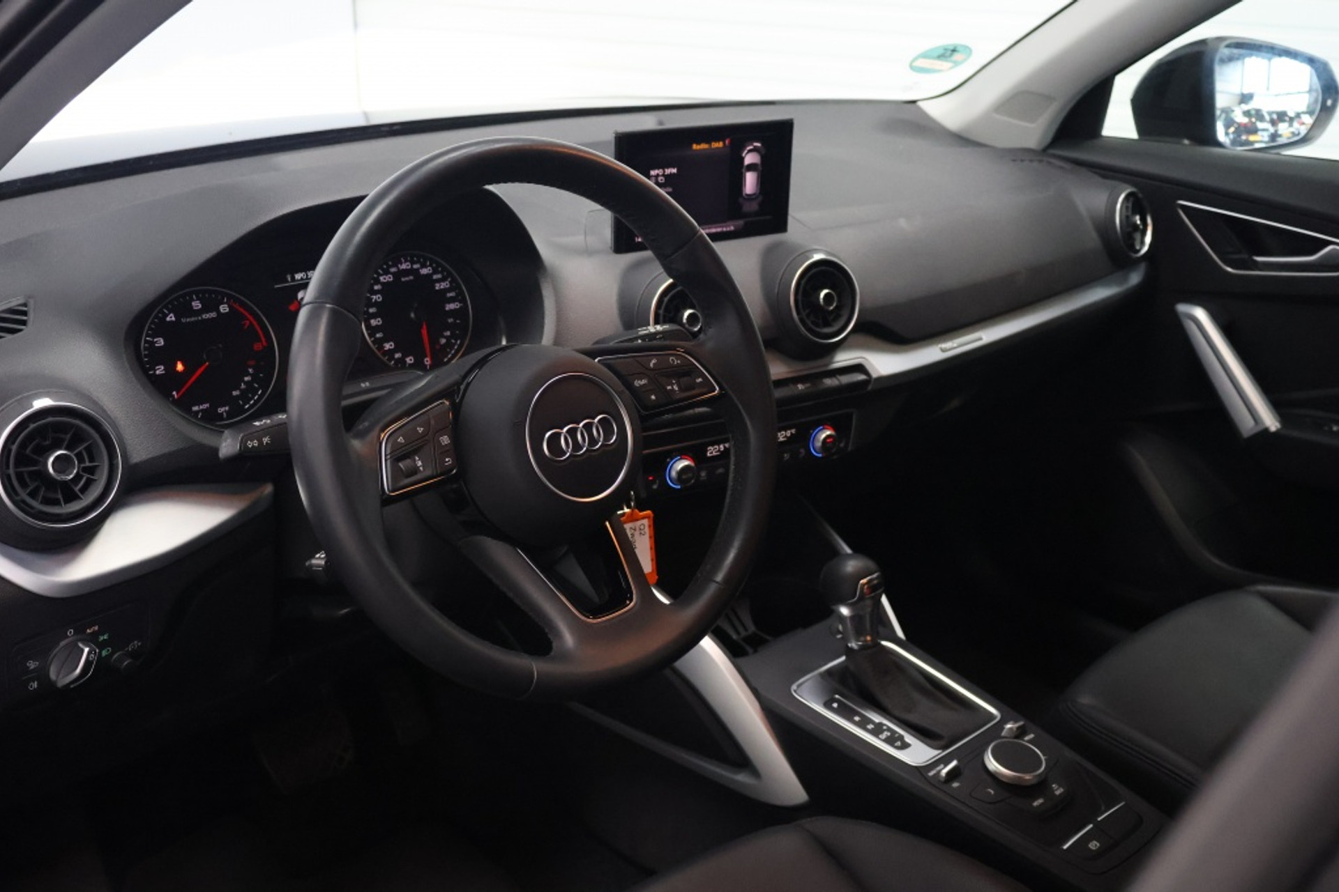 45116082-2.jpg