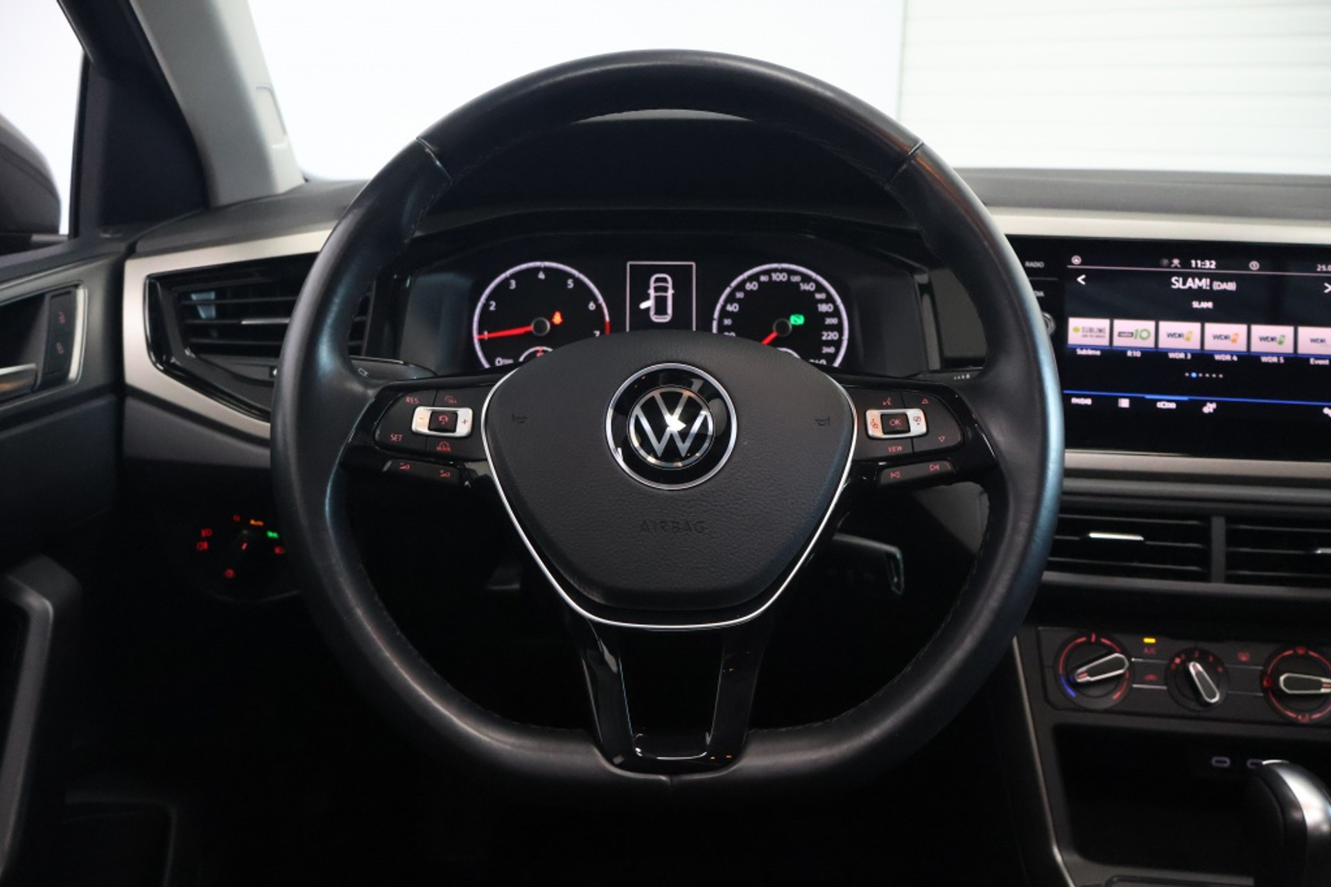 45752062-10.jpg