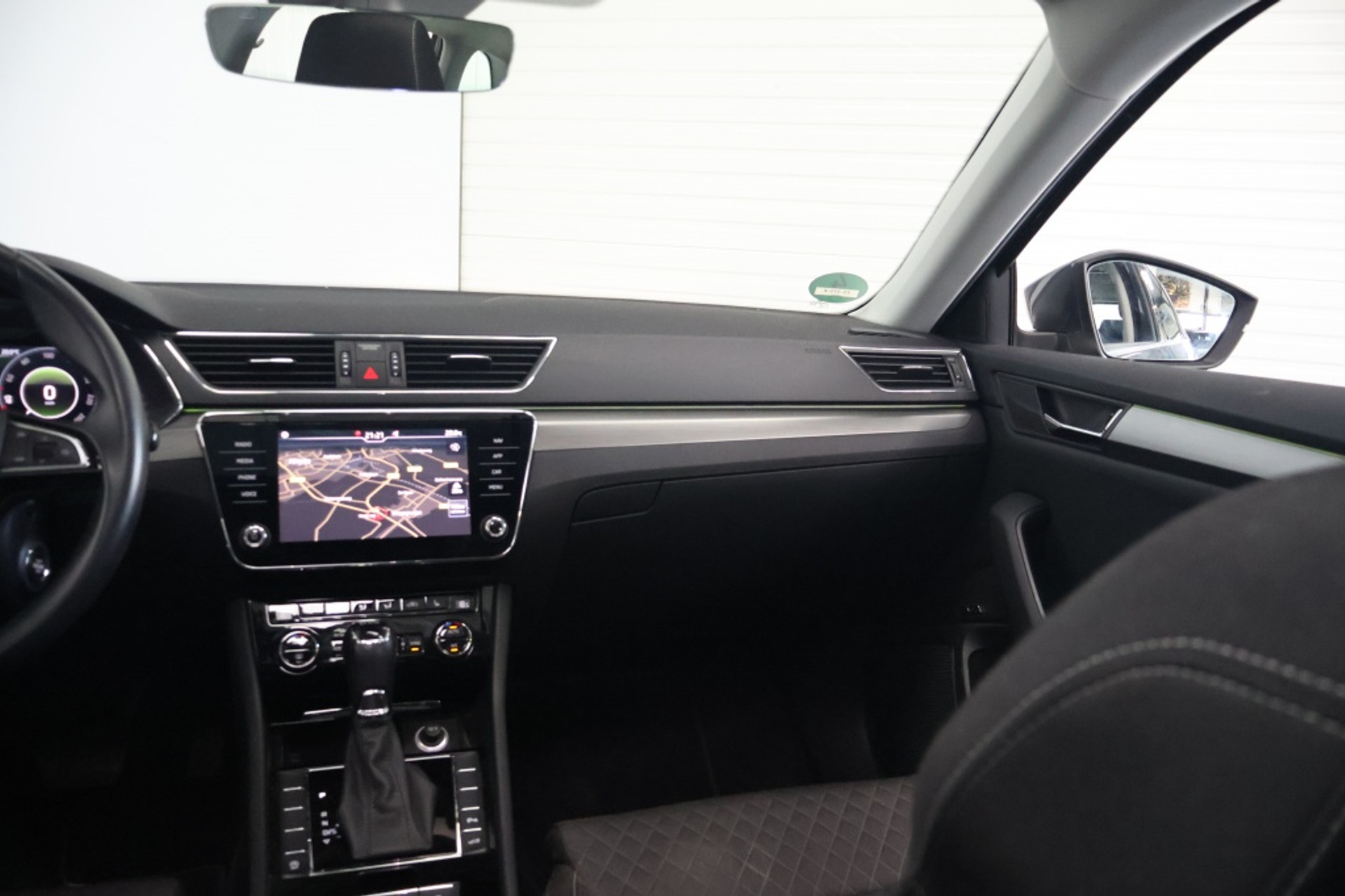 45851727-24.jpg