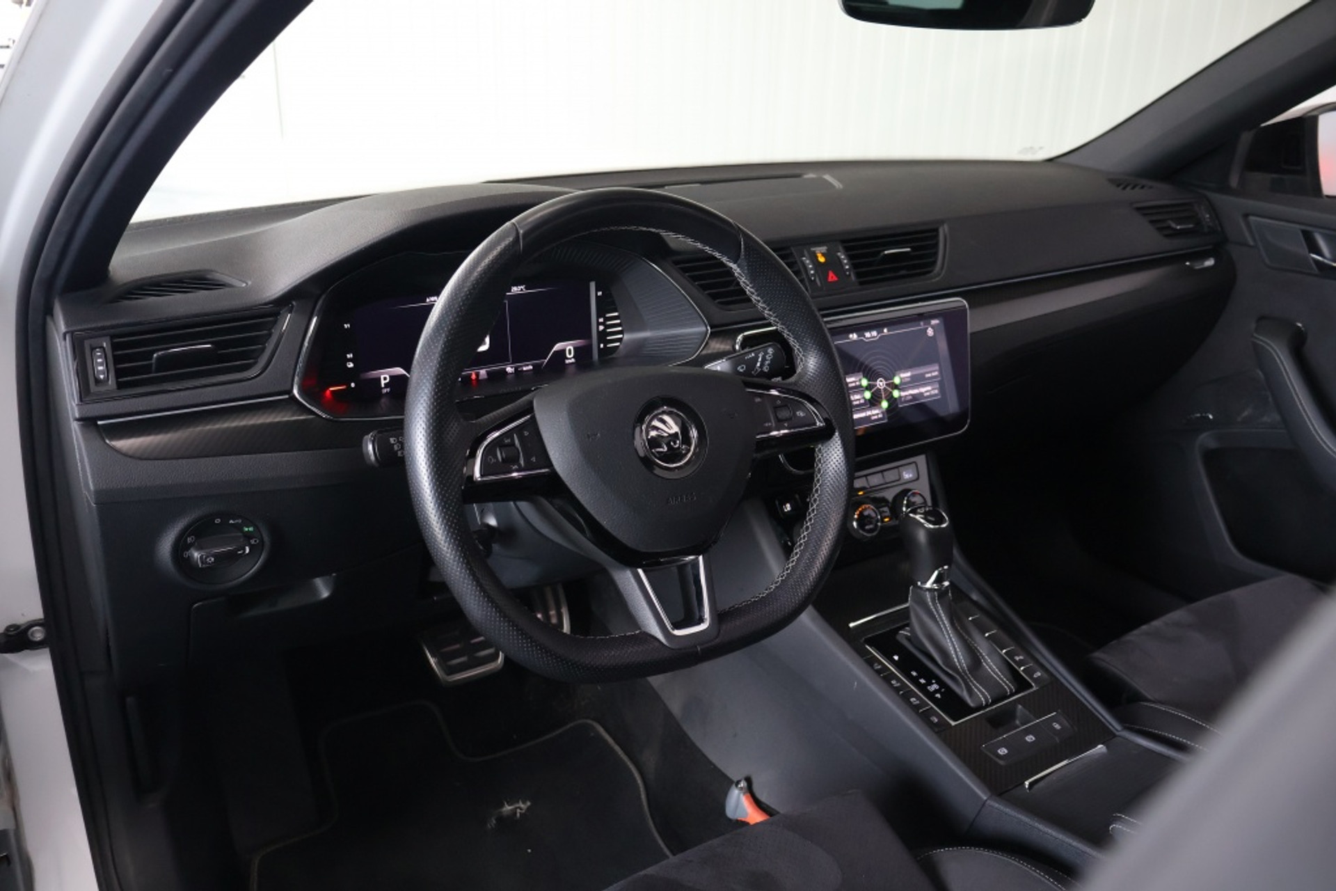 47022777-5.jpg