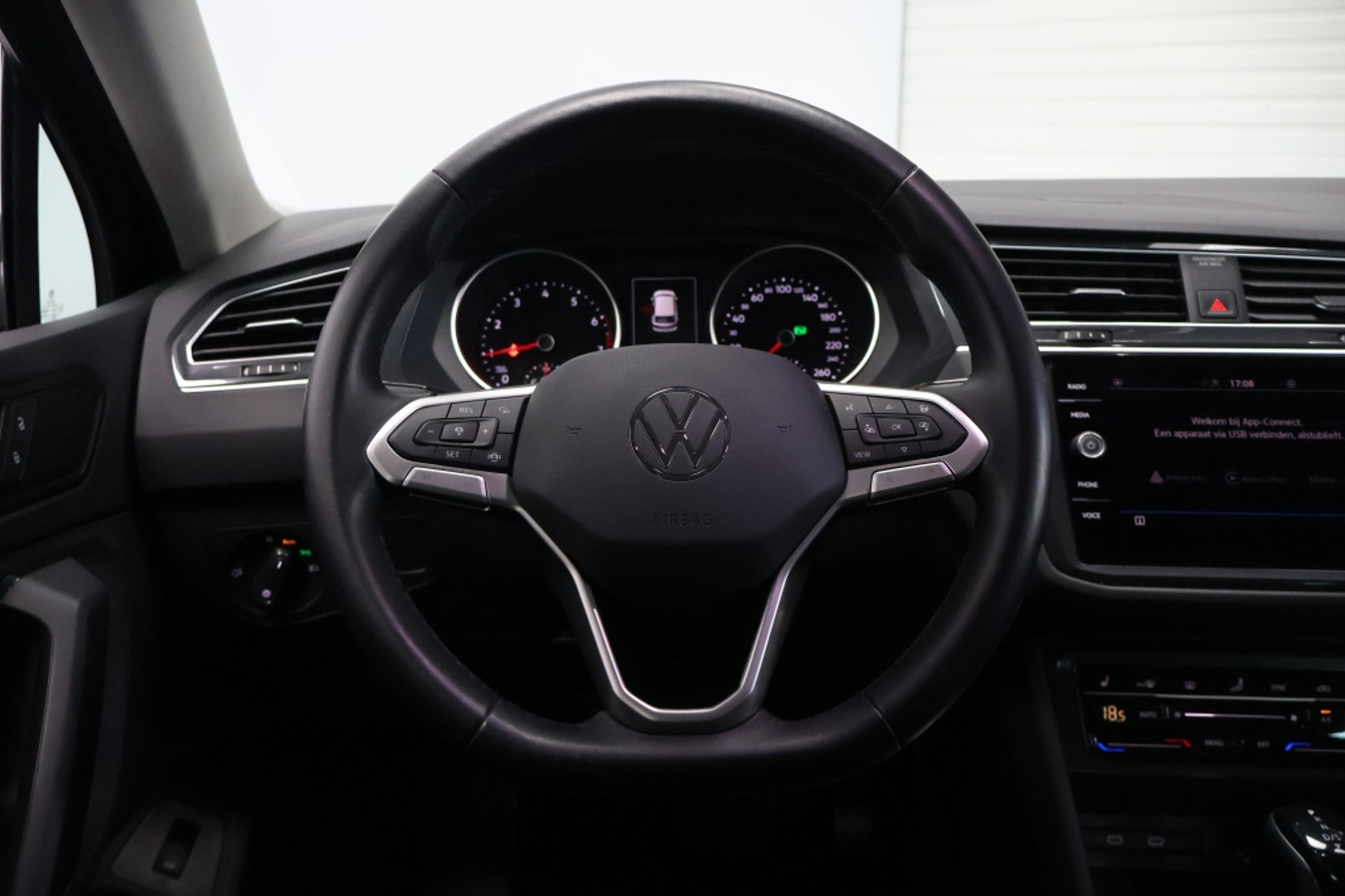 47075801-10.jpg