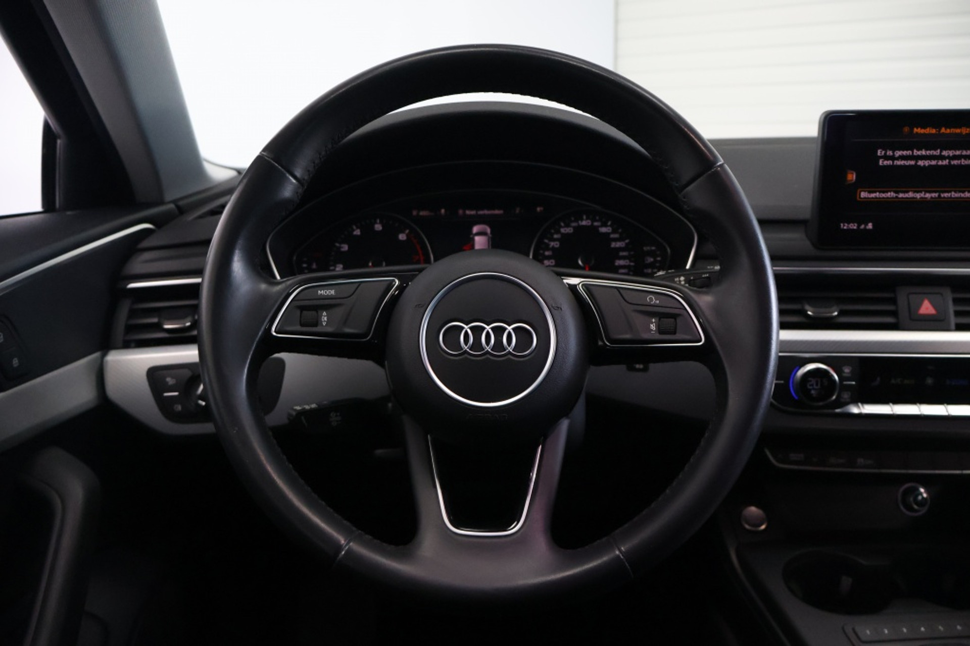 47479231-9.jpg