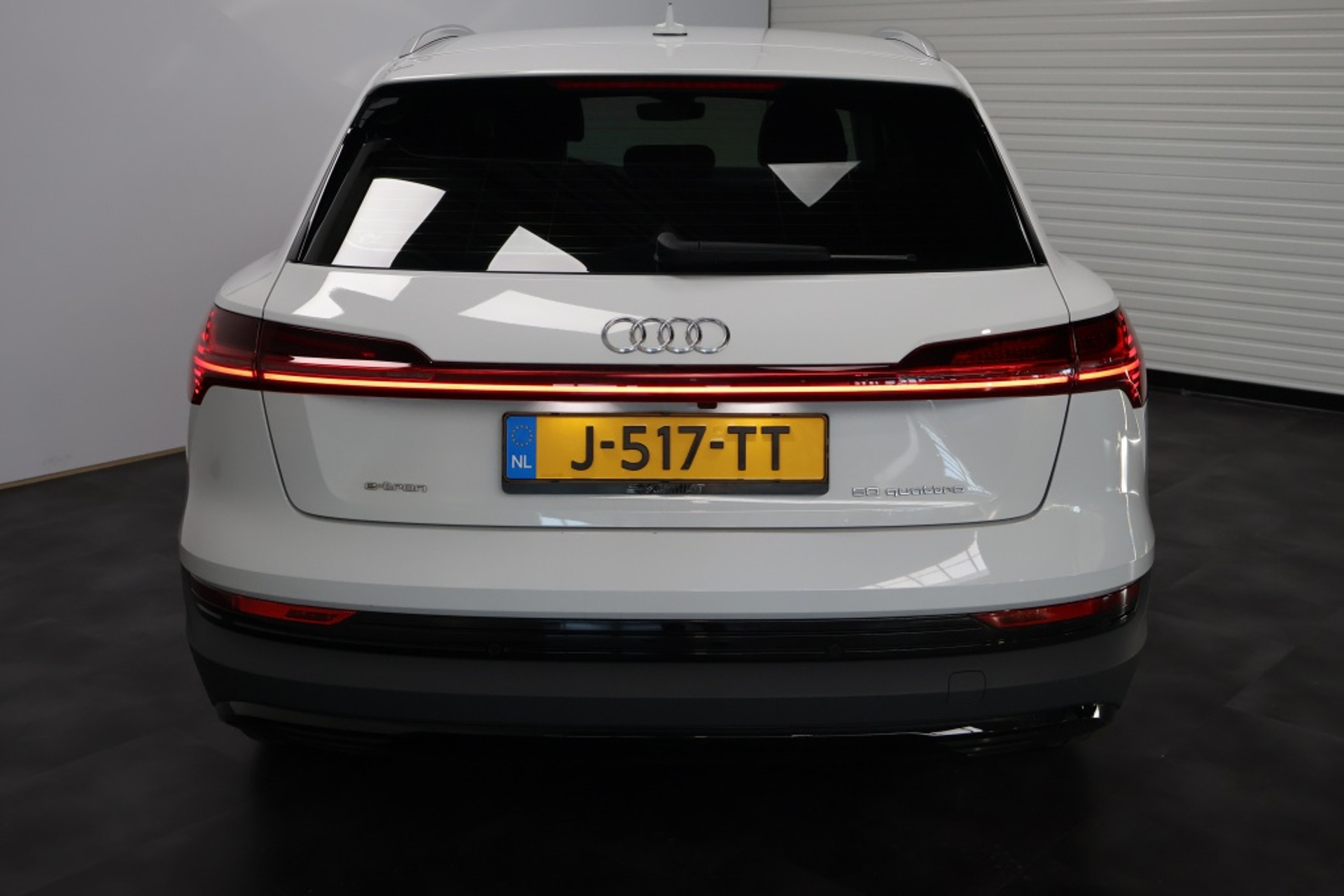 47768980-4.jpg