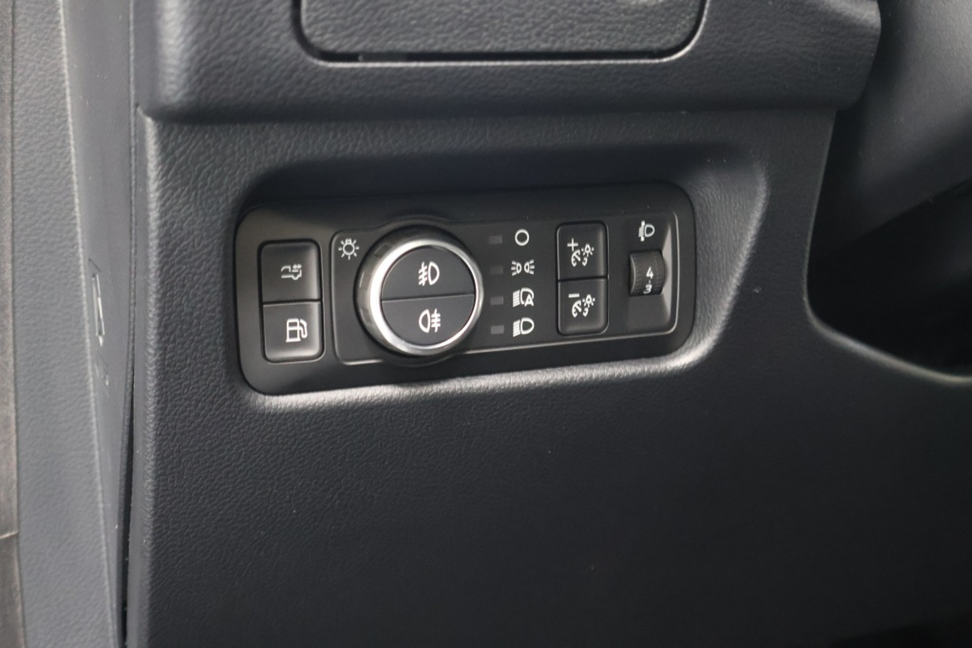 48493391-9.jpg