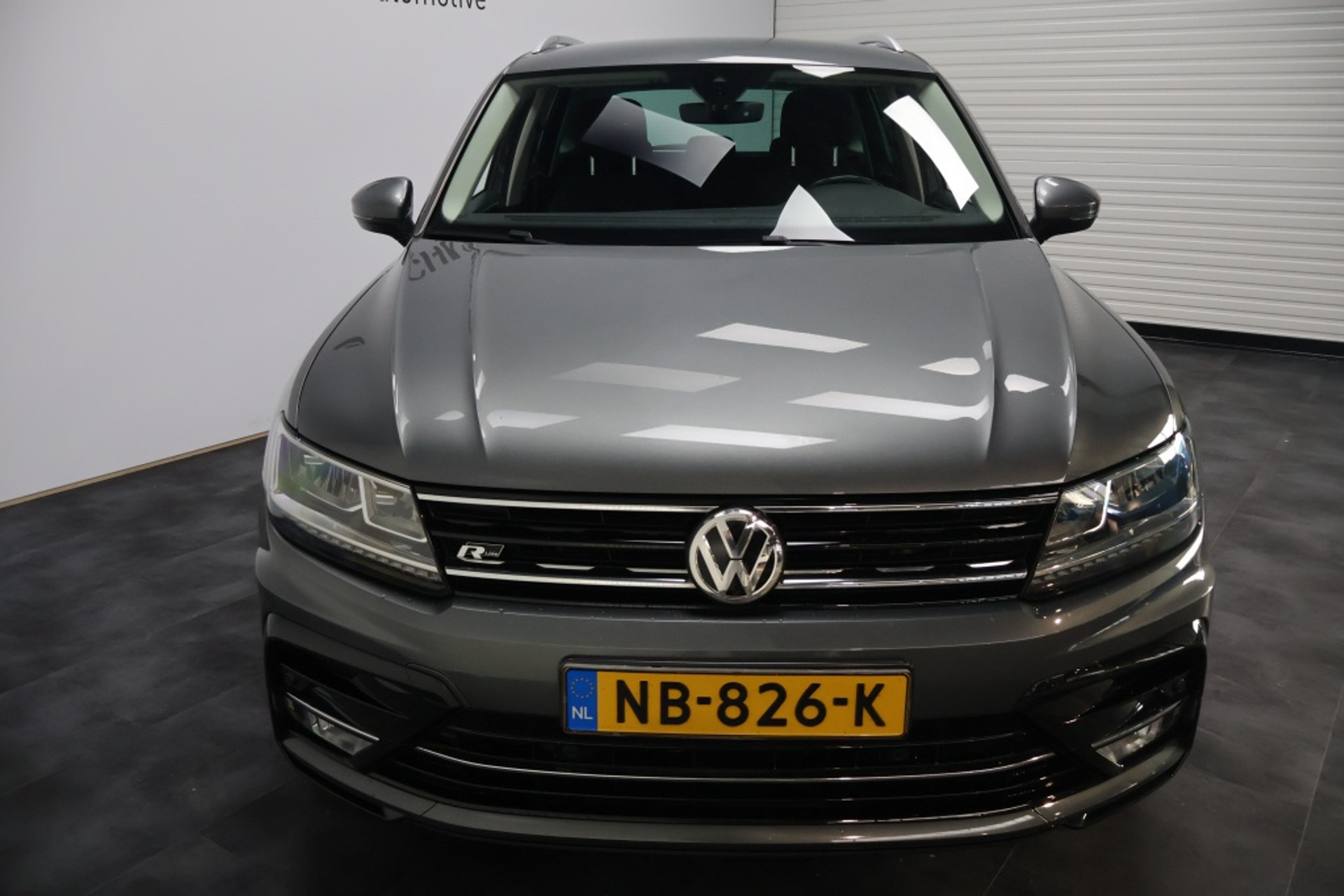48564508-1.jpg