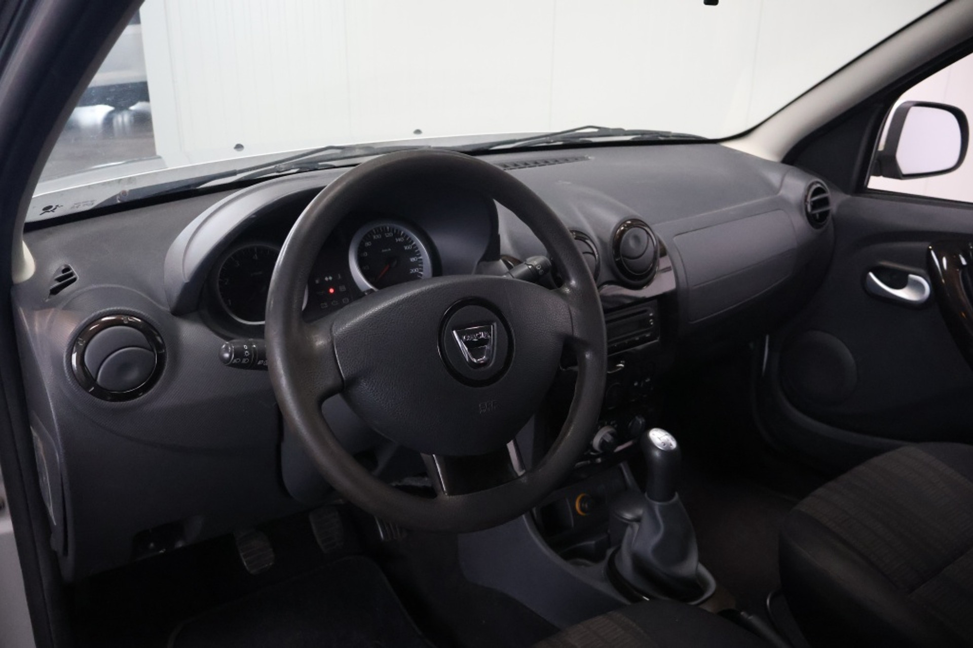 48622210-2.jpg